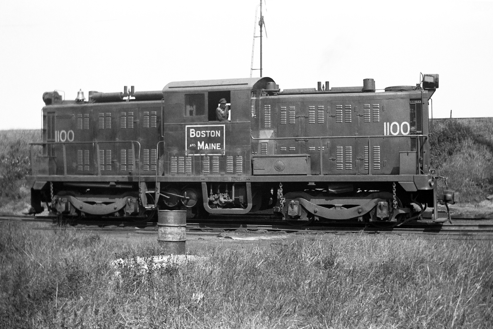 Boston & Maine GE-IR 600hp switcher #1100 at Boston, MA on 9/26/1937. Scrapped 10/1950 (8x12)