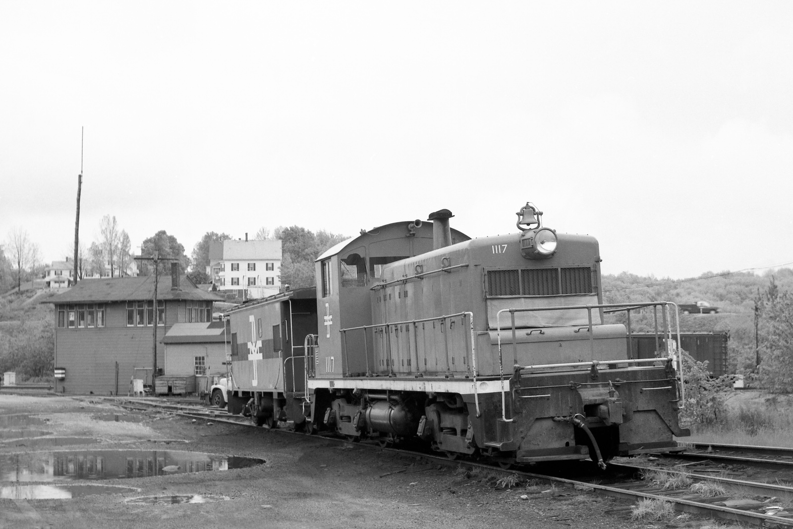 Boston & Maine SW1 #1117 @ Gardner, MA on 6/1/1974. (8x12)