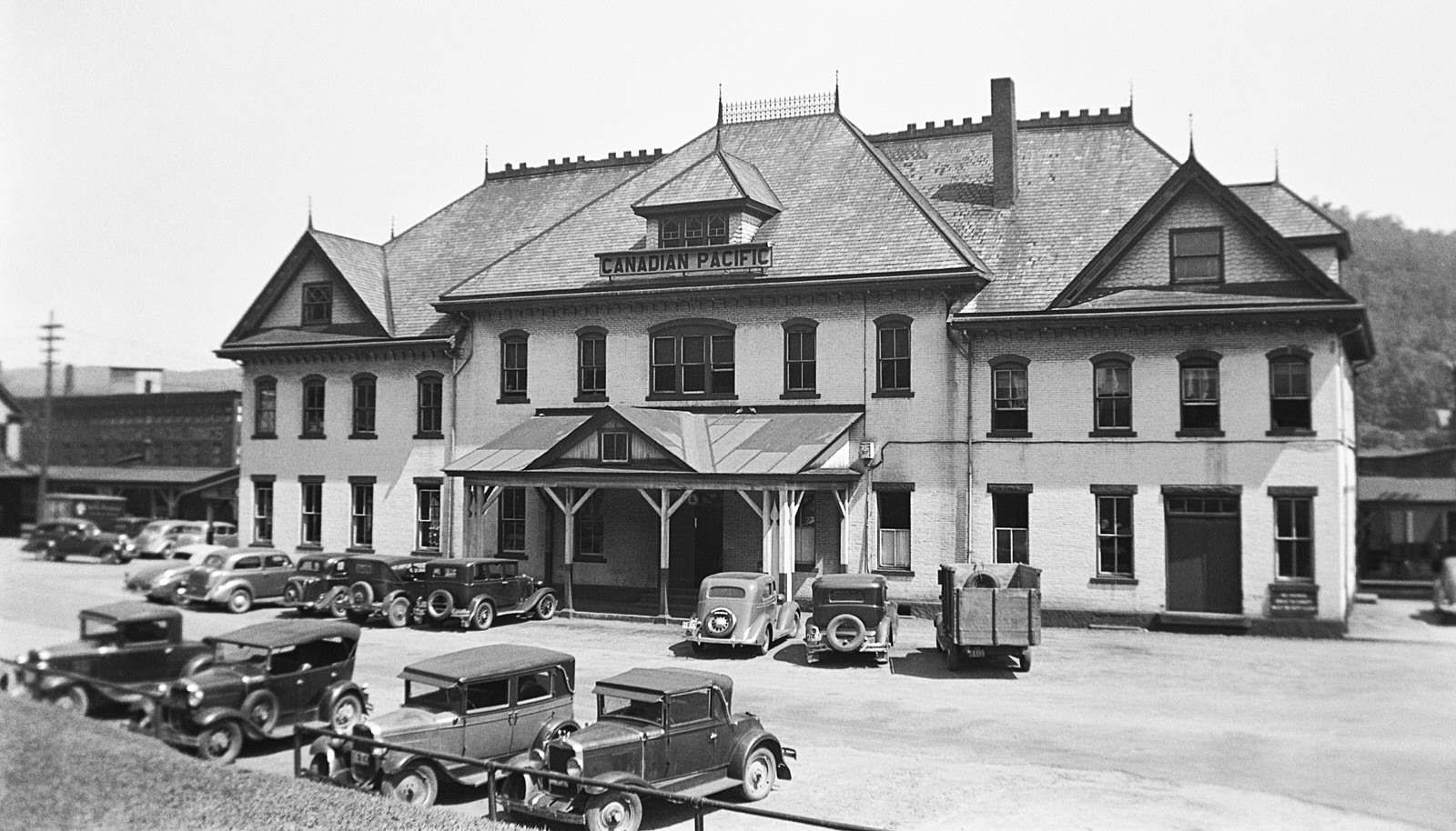 CP's St. Johnsbury, VT Station 8/1937. (8x14)