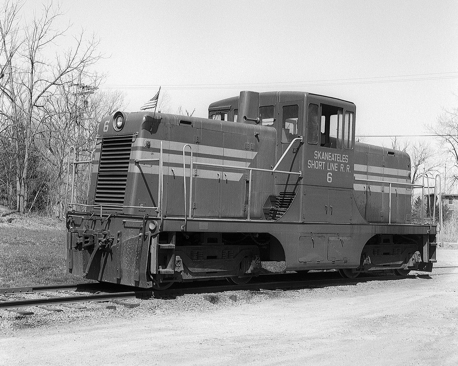 Skaneateles Short Line 44 tonner #6 at Skaneateles, NY on April 25, 1978 (8x10)